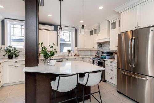 1191 Grosvenor Avenue, Winnipeg, MB - Indoor Photo Showing Kitchen With Stainless Steel Kitchen With Upgraded Kitchen