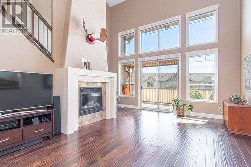 3359 Cougar Road Unit# 5, West Kelowna, BC - Indoor Photo Showing Living Room With Fireplace