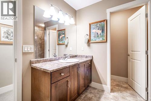3359 Cougar Road Unit# 5, West Kelowna, BC - Indoor Photo Showing Bathroom