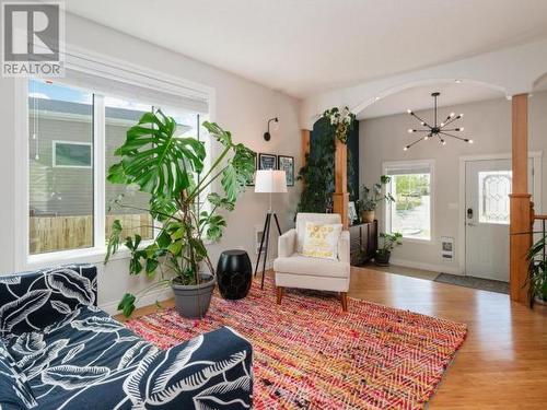 67 Bellingham Court, Whitehorse, YT - Indoor Photo Showing Living Room