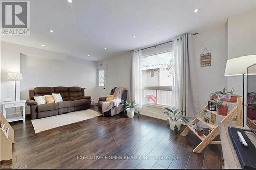 23 - 175 Cedar Street, Cambridge, ON - Indoor Photo Showing Living Room