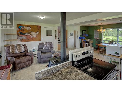 4256 Spur Road, Williams Lake, BC - Indoor Photo Showing Living Room