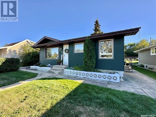 1055 3Rd Street E, Prince Albert, SK - Outdoor