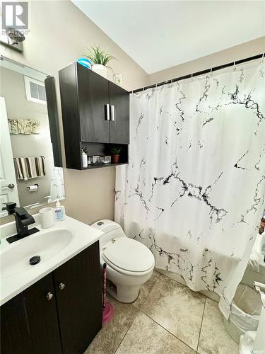 1055 3Rd Street E, Prince Albert, SK - Indoor Photo Showing Bathroom