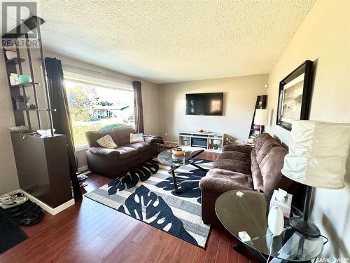 1055 3Rd Street E, Prince Albert, SK - Indoor Photo Showing Living Room