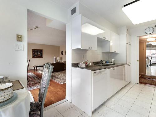 Kitchen - 606-5950 Boul. Cavendish, Côte-Saint-Luc, QC - Indoor Photo Showing Kitchen