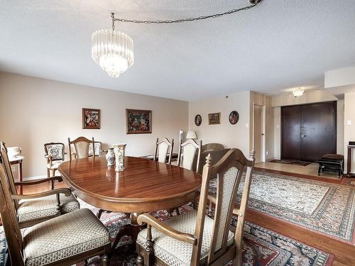 Dining room - 606-5950 Boul. Cavendish, Côte-Saint-Luc, QC - Indoor Photo Showing Dining Room