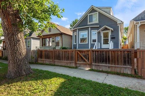 741 Simcoe St, Winnipeg, MB 