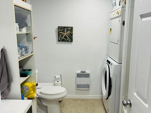 Bathroom - 1140 Rue Des Acadiens, Havre-Saint-Pierre, QC - Indoor Photo Showing Laundry Room