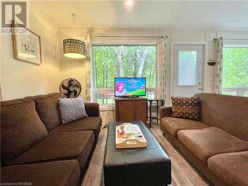 SIT & WATCH A SHOW! - 1489 2Nd Avenue S, Saugeen Indian Reserve 29, ON - Indoor Photo Showing Living Room