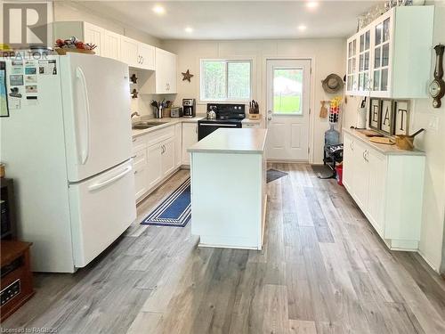 SPACIOUS & BRIGHT - 1489 2Nd Avenue S, Saugeen Indian Reserve 29, ON - Indoor Photo Showing Kitchen