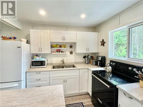 EASY CLEAN UP KITCHEN SPACE - 1489 2Nd Avenue S, Saugeen Indian Reserve 29, ON - Indoor Photo Showing Kitchen With Double Sink