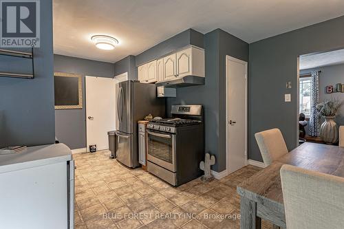 166 Oakwood Drive, Thames Centre (Dorchester), ON - Indoor Photo Showing Kitchen