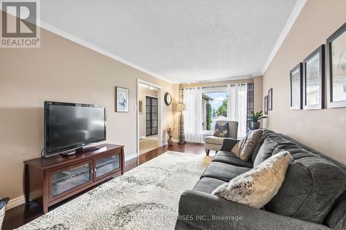 3246 Colonial Drive, Mississauga, ON - Indoor Photo Showing Living Room