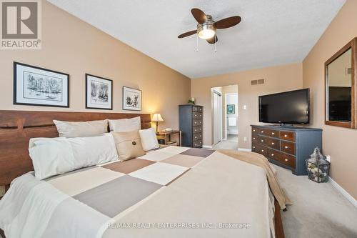 3246 Colonial Drive, Mississauga, ON - Indoor Photo Showing Bedroom