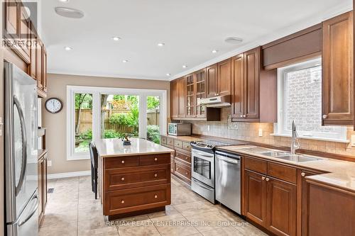 3246 Colonial Drive, Mississauga, ON - Indoor Photo Showing Kitchen With Double Sink