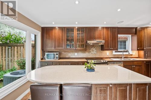 3246 Colonial Drive, Mississauga, ON - Indoor Photo Showing Kitchen With Double Sink