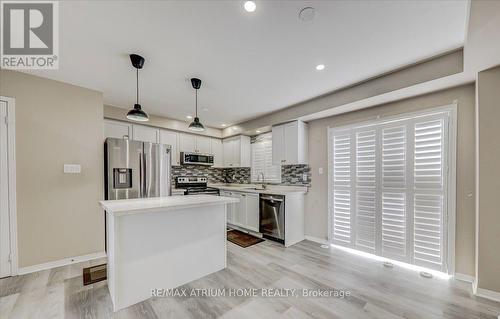 2351 Saddlecreek Crescent, Oakville (West Oak Trails), ON - Indoor Photo Showing Kitchen With Upgraded Kitchen