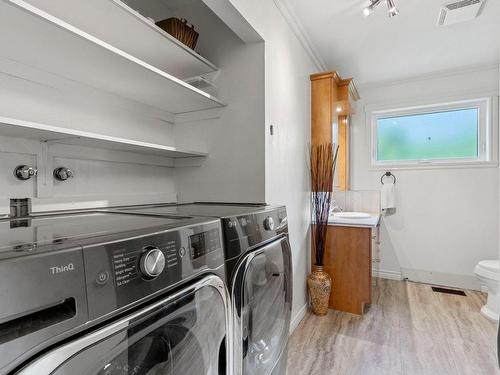 Salle de bains - 48 Boul. St-Luc, Saint-Jean-Sur-Richelieu, QC - Indoor Photo Showing Laundry Room