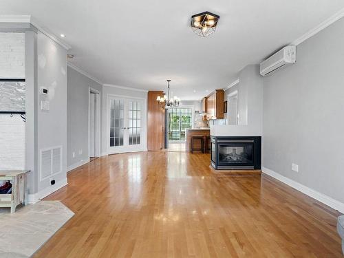 Salon - 48 Boul. St-Luc, Saint-Jean-Sur-Richelieu, QC - Indoor Photo Showing Living Room With Fireplace