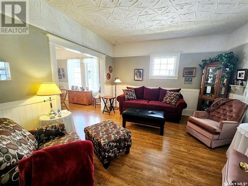 219 21St Street W, Prince Albert, SK - Indoor Photo Showing Living Room