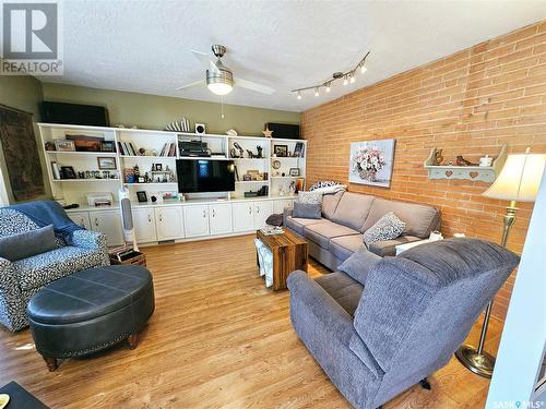 219 21St Street W, Prince Albert, SK - Indoor Photo Showing Living Room