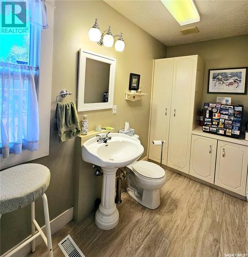 219 21St Street W, Prince Albert, SK - Indoor Photo Showing Bathroom