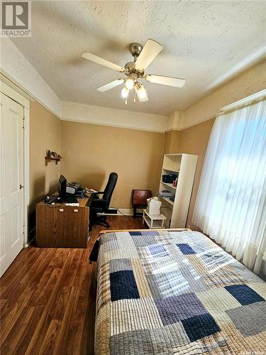 219 21St Street W, Prince Albert, SK - Indoor Photo Showing Bedroom