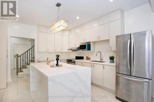 6 Futura Avenue, Richmond Hill, ON - Indoor Photo Showing Kitchen With Double Sink