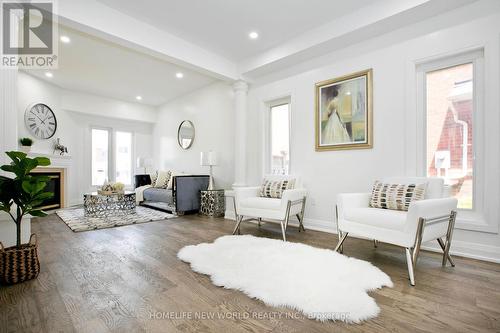 6 Futura Avenue, Richmond Hill, ON - Indoor Photo Showing Living Room