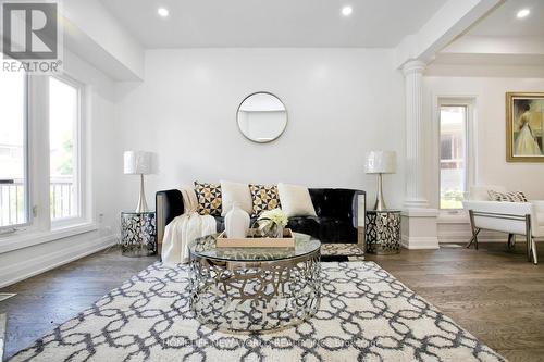 6 Futura Avenue, Richmond Hill, ON - Indoor Photo Showing Living Room