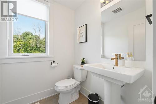 378 Lakeside Drive, Carleton Place, ON - Indoor Photo Showing Bathroom