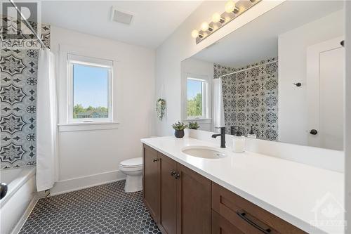 378 Lakeside Drive, Carleton Place, ON - Indoor Photo Showing Bathroom