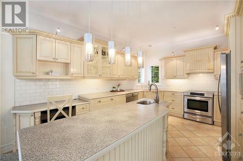 2148 Nantes Street, Ottawa, ON - Indoor Photo Showing Kitchen With Upgraded Kitchen