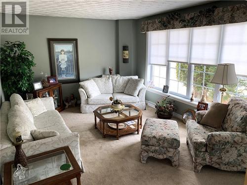 717 Sandfield Crescent, Cornwall, ON - Indoor Photo Showing Living Room