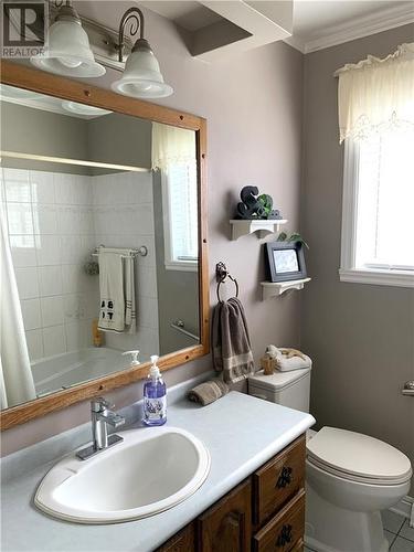 717 Sandfield Crescent, Cornwall, ON - Indoor Photo Showing Bathroom