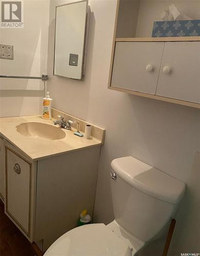 244 5Th Avenue E, Gravelbourg, SK - Indoor Photo Showing Bathroom