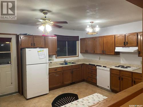 244 5Th Avenue E, Gravelbourg, SK - Indoor Photo Showing Kitchen With Double Sink