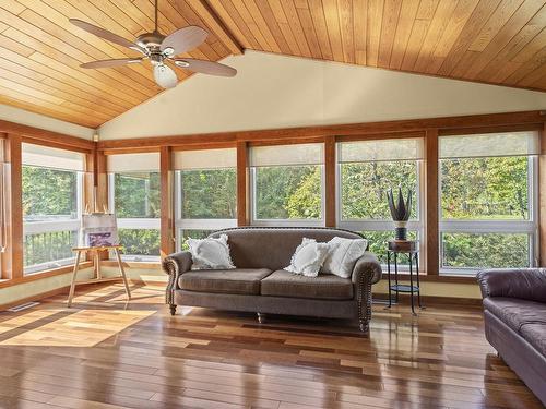 Solarium - 68 Ch. Du Lac-Bertrand, Saint-Hippolyte, QC - Indoor Photo Showing Living Room