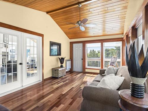 Solarium - 68 Ch. Du Lac-Bertrand, Saint-Hippolyte, QC - Indoor Photo Showing Living Room