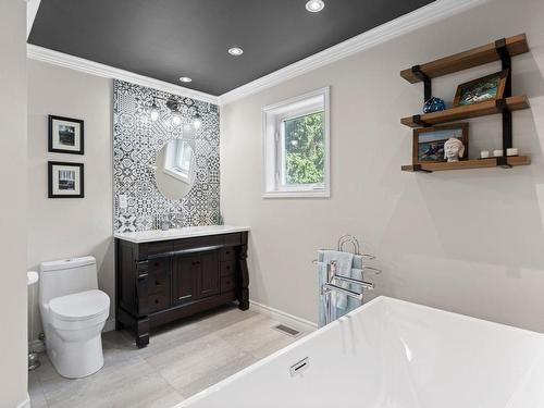 Ensuite bathroom - 68 Ch. Du Lac-Bertrand, Saint-Hippolyte, QC - Indoor Photo Showing Bathroom