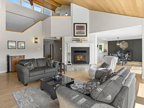 Living room - 68 Ch. Du Lac-Bertrand, Saint-Hippolyte, QC - Indoor Photo Showing Living Room With Fireplace