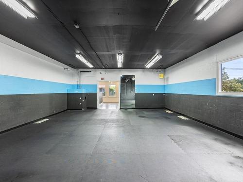 571A Mcphee Ave, Courtenay, BC - Indoor Photo Showing Garage