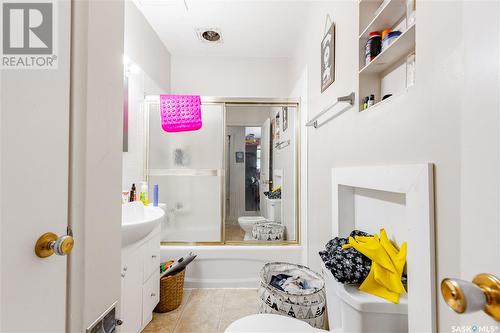 1415 D Avenue N, Saskatoon, SK - Indoor Photo Showing Bathroom