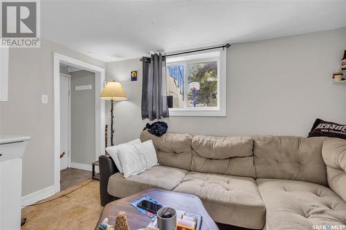 1415 D Avenue N, Saskatoon, SK - Indoor Photo Showing Living Room