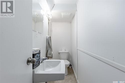 1415 D Avenue N, Saskatoon, SK - Indoor Photo Showing Bathroom