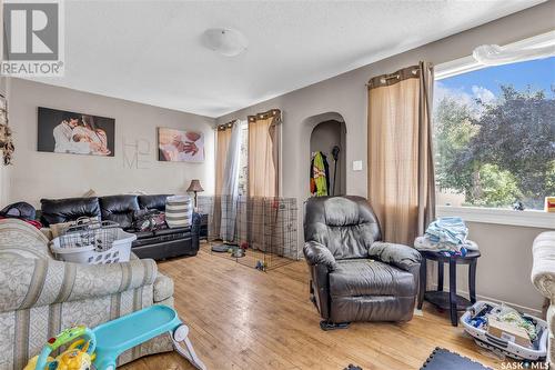 1415 D Avenue N, Saskatoon, SK - Indoor Photo Showing Living Room