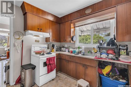 1415 D Avenue N, Saskatoon, SK - Indoor Photo Showing Kitchen