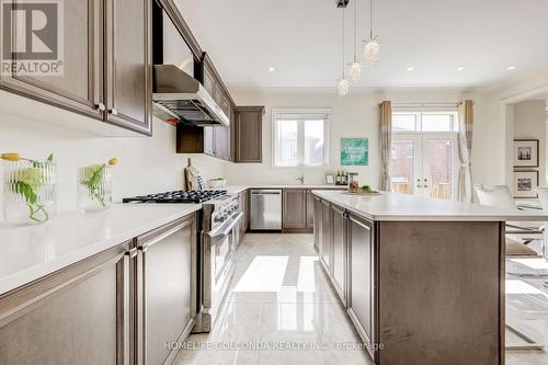 21 Planet Street, Richmond Hill, ON - Indoor Photo Showing Kitchen With Upgraded Kitchen