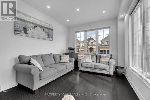 25 Vineyard Drive, Brampton, ON - Indoor Photo Showing Living Room